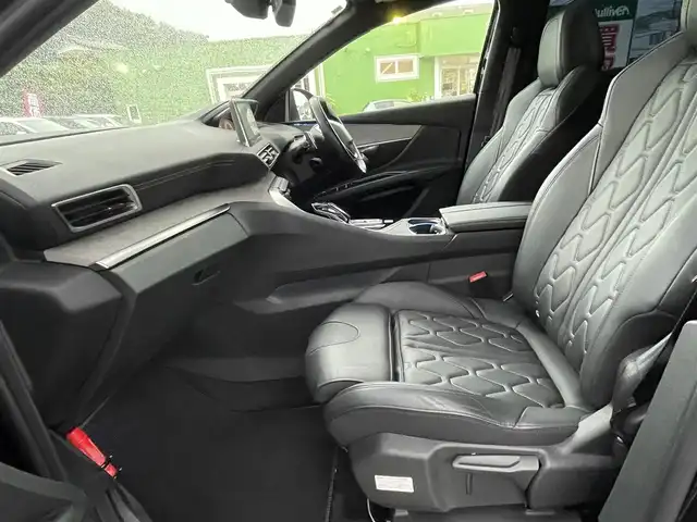 プジョー ３００８ GT ブルー HDi 埼玉県 2018(平30)年 4.7万km 黒 ファーストクラスパッケージ＆ナッパレザーシート/・パノミックサンルーフ/・運転席メモリー付パワーシート/・フロントシートヒーター/・パークアシスト/パワーバックドア/クリアランスソナー/LEDヘッドライト/純正18インチAW/アクティブクルーズコントロール/衝突軽減ブレーキ/レーンアシスト/プッシュスタート/スマートキー/保証書付整備手帳/取扱説明書