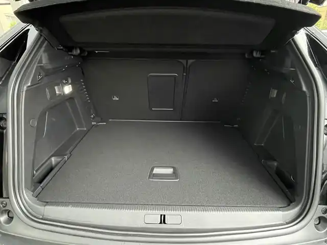 プジョー ３００８ GT ブルー HDi 埼玉県 2018(平30)年 4.7万km 黒 ファーストクラスパッケージ＆ナッパレザーシート/・パノミックサンルーフ/・運転席メモリー付パワーシート/・フロントシートヒーター/・パークアシスト/パワーバックドア/クリアランスソナー/LEDヘッドライト/純正18インチAW/アクティブクルーズコントロール/衝突軽減ブレーキ/レーンアシスト/プッシュスタート/スマートキー/保証書付整備手帳/取扱説明書