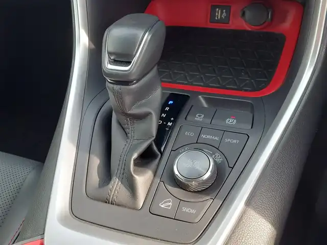 トヨタ ＲＡＶ４ アドベンチャー オフロードPKGⅡ 東京都 2023(令5)年 0.8万km スーパーホワイトⅡ セーフティセンス/プリクラッシュセーフティ/レーントレーシングアシスト/オートハイビーム/レーダークルーズコントロール/ブラインドスポットモニター/純正10インチナビ/BT/TV/AM/FM/AppleCarplay/androidauto/バックカメラ/デジタルインナーミラー/運転席パワーシート/シートヒーター/ベンチレーション/ステアリングヒーター/電動リアゲート/ETC2.0/ダウンヒルアシストコントロール
