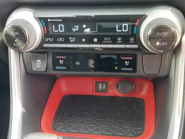 トヨタ ＲＡＶ４ アドベンチャー オフロードPKGⅡ 東京都 2023(令5)年 0.8万km スーパーホワイトⅡ セーフティセンス/プリクラッシュセーフティ/レーントレーシングアシスト/オートハイビーム/レーダークルーズコントロール/ブラインドスポットモニター/純正10インチナビ/BT/TV/AM/FM/AppleCarplay/androidauto/バックカメラ/デジタルインナーミラー/運転席パワーシート/シートヒーター/ベンチレーション/ステアリングヒーター/電動リアゲート/ETC2.0/ダウンヒルアシストコントロール