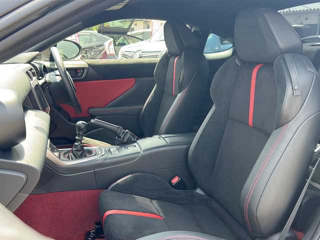 トヨタ ＧＲ８６ RZ 愛知県 2024(令6)年 0.7万km クリスタルブラックシリカ /禁煙車//ワンオーナー//純正SDナビ//フルセグTV//Bluetooth//CD・DVD//FM・AM//HDMI//バックカメラ//ETC//アイサイト//プリクラッシュブレーキ//レーンディパーチャーウォーニング（車線逸脱警報）//ブラインドスポットディテクション//ハーフレザーシート//D/N席シートヒーター//LEDオートライト//電格ミラー//ステアリングスイッチ//プッシュスタート//スマートキー×２//取扱説明書//保証書