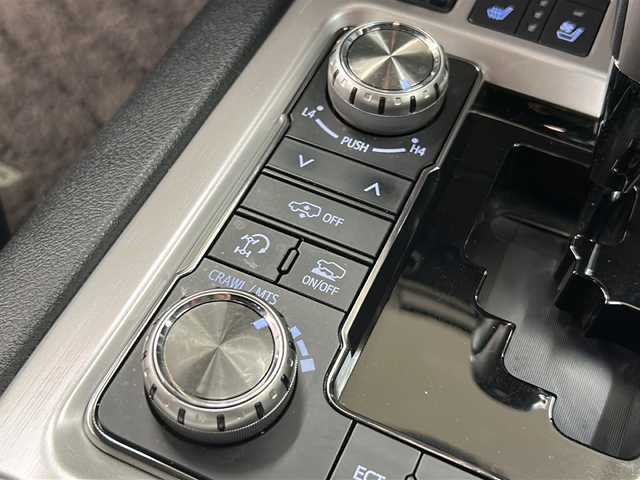 トヨタ ランドクルーザー ZX 道央・札幌 2020(令2)年 4.7万km ブラック ・4WD/・寒冷地仕様/・純正ナビ/フルセグTV/DVD/CD/SD/BT/・パノラミックビューモニター/・モデリスタエアロ/・サンルーフ/・ドライブレコーダー/・ワイヤレス充電/・パワーバックドア/・プリクラッシュセーフティ/・レーダークルーズコントロール/・レーンディパーチャーアラート/・ブラインドスポットモニター/・クリアランスソナー/・オートマチックハイビーム/・リヤクロストラフィックアラート/・RSCA/・ビルトインETC/・レザーシート/・前席パワーシート/・前席シートヒーター/エアシート/・ステアリングヒーター/・ルーフレール/・横滑り防止/・LEDヘッドライト/・LEDフォグ/・リヤフォグ/・ワイパーデアイサー/・社外マフラー/・プッシュスタート/・スマートキー/・夏タイヤ社外20インチAW積込