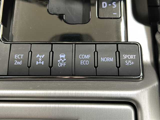 トヨタ ランドクルーザー ZX 道央・札幌 2020(令2)年 4.7万km ブラック ・4WD/・寒冷地仕様/・純正ナビ/フルセグTV/DVD/CD/SD/BT/・パノラミックビューモニター/・モデリスタエアロ/・サンルーフ/・ドライブレコーダー/・ワイヤレス充電/・パワーバックドア/・プリクラッシュセーフティ/・レーダークルーズコントロール/・レーンディパーチャーアラート/・ブラインドスポットモニター/・クリアランスソナー/・オートマチックハイビーム/・リヤクロストラフィックアラート/・RSCA/・ビルトインETC/・レザーシート/・前席パワーシート/・前席シートヒーター/エアシート/・ステアリングヒーター/・ルーフレール/・横滑り防止/・LEDヘッドライト/・LEDフォグ/・リヤフォグ/・ワイパーデアイサー/・社外マフラー/・プッシュスタート/・スマートキー/・夏タイヤ社外20インチAW積込