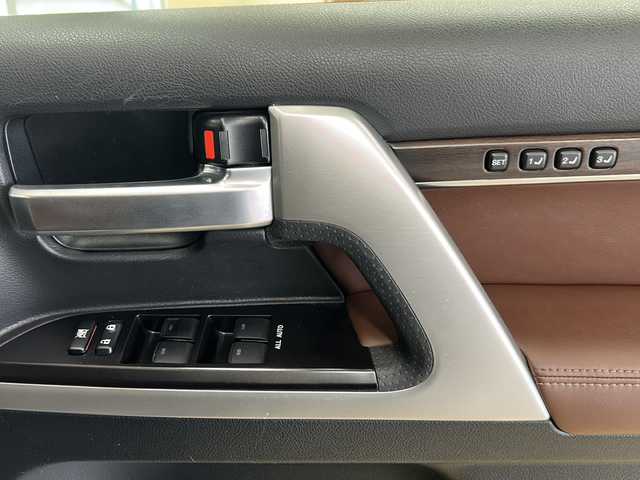 トヨタ ランドクルーザー ZX 道央・札幌 2020(令2)年 4.7万km ブラック ・4WD/・寒冷地仕様/・純正ナビ/フルセグTV/DVD/CD/SD/BT/・パノラミックビューモニター/・モデリスタエアロ/・サンルーフ/・ドライブレコーダー/・ワイヤレス充電/・パワーバックドア/・プリクラッシュセーフティ/・レーダークルーズコントロール/・レーンディパーチャーアラート/・ブラインドスポットモニター/・クリアランスソナー/・オートマチックハイビーム/・リヤクロストラフィックアラート/・RSCA/・ビルトインETC/・レザーシート/・前席パワーシート/・前席シートヒーター/エアシート/・ステアリングヒーター/・ルーフレール/・横滑り防止/・LEDヘッドライト/・LEDフォグ/・リヤフォグ/・ワイパーデアイサー/・社外マフラー/・プッシュスタート/・スマートキー/・夏タイヤ社外20インチAW積込