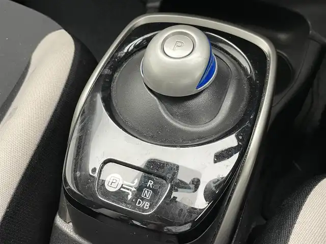 日産 ノート e－パワー X Vセレクション 滋賀県 2020(令2)年 4.9万km ダークメタルグレー 禁煙車/社外ナビ/Bluetooth/USB/SD/アラウンドビューモニター/インテリジェントエマージェンシーブレーキ/車線逸脱警報/踏み間違い衝突防止アシスト/前後ソナー/ETC/LEDヘッドライト/オートライト/ハイビームアシスト/スマートキー/プッシュスタート /純正フロアマット/電格ミラー