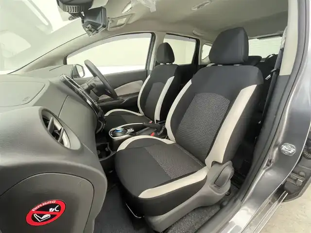 日産 ノート e－パワー X Vセレクション 滋賀県 2020(令2)年 4.9万km ダークメタルグレー 禁煙車/社外ナビ/Bluetooth/USB/SD/アラウンドビューモニター/インテリジェントエマージェンシーブレーキ/車線逸脱警報/踏み間違い衝突防止アシスト/前後ソナー/ETC/LEDヘッドライト/オートライト/ハイビームアシスト/スマートキー/プッシュスタート /純正フロアマット/電格ミラー