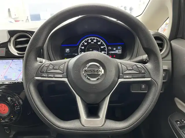 日産 ノート e－パワー X Vセレクション 滋賀県 2020(令2)年 4.9万km ダークメタルグレー 禁煙車/社外ナビ/Bluetooth/USB/SD/アラウンドビューモニター/インテリジェントエマージェンシーブレーキ/車線逸脱警報/踏み間違い衝突防止アシスト/前後ソナー/ETC/LEDヘッドライト/オートライト/ハイビームアシスト/スマートキー/プッシュスタート /純正フロアマット/電格ミラー