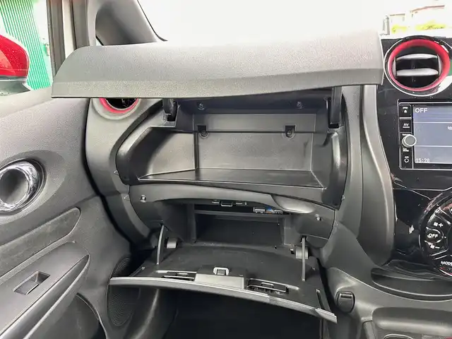 日産 ノート e－パワー ニスモ 宮城県 2018(平30)年 5.3万km ブリリアントホワイトパール インテリジェントアラウンドビューモニターセット/・踏み間違い衝突防止アシスト/・フロント/バックソナー/・インテリジェントアラウンドビューモニター（スマートルームミラー）/・ドアミラーヒーター/インテリジェントクルーズコントロール/車線逸脱防止支援システム/LEDヘッドランプ/＝＝＝/インテリジェントエマージェンシーブレーキ/車線逸脱警報/純正ナビ（MM317D-W）/・CD/DVD/・Bluetooth/・フルセグTV/ETC/ドライブレコーダー/革巻きステアリング/ステアリングスイッチ/ハイビームアシスト/フォグランプ/オートライト/スマートキー＆プッシュスタート/スペアキー/電動格納ミラー/純正16インチAW/フロアマット/ドアバイザー/Wエアバッグ