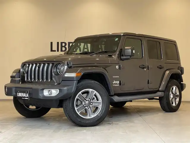 クライスラー・ジープ ジープ ラングラー アンリミテッド サハラ 熊本県 2019(令1)年 3.4万km ガンＭ ・スマートキー/・プッシュスタート/・自動緊急ブレーキ/・パークセンス/・レーンセンス/・ブラインドスポットモニター/・ヒルスタートアシスト/・黒革シート/・前席シートヒーター /・ハンドルヒーター /・純正メモリナビ/　【Bluetooth・USB・AUX・AppleCarPlay】/・ALPINEサウンドシステム/・フルセグTV/・バックカメラ＆フロントカメラ/・ETC2.0/・ドライブレコーダー(前方録画)/・LEDヘッドランプ/・LEDフォグランプ/・純正ラバーマット/・保証書/取説