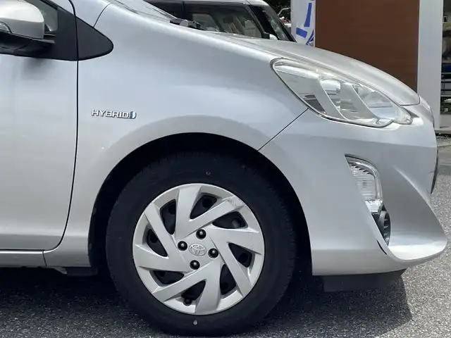 トヨタ アクア S 千葉県 2015(平27)年 11.5万km シルバーM (株)IDOMが運営する【じしゃロン八千代店】の自社ローン専用車両になります。/こちらは現金またはオートローンご利用時の価格です。自社ローンご希望の方は別途その旨お申付け下さい/フルセグTVカーナビ/Bluetoothオーディオ対応/ドラレコ搭載