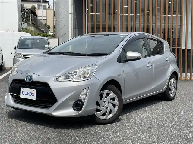 トヨタ アクア S 千葉県 2015(平27)年 11.5万km シルバーM (株)IDOMが運営する【じしゃロン八千代店】の自社ローン専用車両になります。/こちらは現金またはオートローンご利用時の価格です。自社ローンご希望の方は別途その旨お申付け下さい/フルセグTVカーナビ/Bluetoothオーディオ対応/ドラレコ搭載