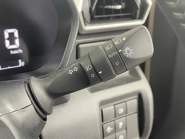 トヨタ ライズ Z 埼玉県 2020(令2)年 3.5万km ナチュラルベージュマイカM 純正ナビ（Bluetooth/DVD/AM/FM）/フルセグTV/バックカメラ/レーダークルーズコントロール/横滑り防止装置/レーンキープアシスト/盗難防止装置/プリクラッシュセーフティ/前後コーナーセンサー/LEDヘッドライト/ブラインドスポットモニター/ETC/シートヒーター/純正17インチアルミホイール/スマートキー