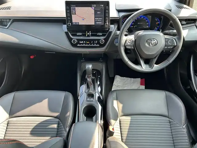 トヨタ カローラツーリング ハイブリッド ダブルバイビー 大阪府 2022(令4)年 0.7万km ブラックマイカ 純正ナビ /バックカメラ /フルセグTV/ETC/BT/USB /前席シートヒーター /ハーフレザー /追従走行有りクルーズコントロール /LED /純正17インチアルミホイール /BSM/衝突軽減システム /オートマチックハイビーム /プッシュスタート