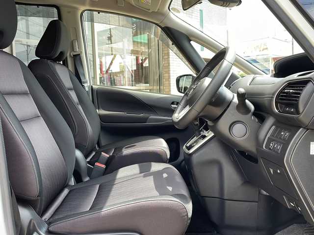 日産 セレナ ハイウェイスター プロパイロットED 静岡県 2017(平29)年 4.5万km ブリリアントホワイトパール 2トーン プロパイロット/・エマージェンシーブレーキ/・アクティブクルーズコントロール/・レーンキープアシスト/・コーナーセンサー/純正ナビ/・フルセグTV/・CD/DVD/Bluetooth/ラジオ/主要装備/・両側電動スライドドア/・後席モニター/・バックカメラ/・ドライブレコーダー/・ETC/・LEDヘッドライト/・ステアリングスイッチ/・アイドリングストップ