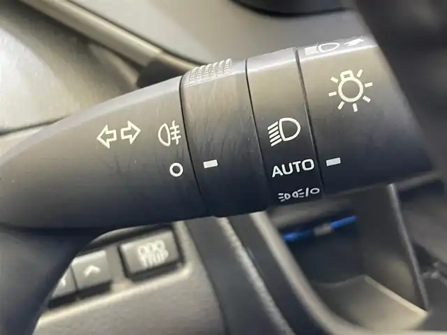 トヨタ プリウス Z 岩手県 2023(令5)年 4.9万km アティチュードブラックマイカ ４WD/寒冷地仕様/GRフロントスポイラー・テールゲートスポイラー/GRスポーツサイドバイザー/GRカーボンナンバーフレーム/モデリスタイルミライティングキット/トヨタチームメイト　アドバンストパーク/パノラミックビューモニター/パノラマルーフ/ITSConnect/置くだけ充電/トヨタセーフティセンス/プリクラッシュセーフティ/レーダークルーズコントロール/レーントレーシングアシスト/レーンチェンジアシスト/オートマチックハイビーム/プロアクティブドライビングアシスト/ロードサインアシスト/安心降車サポート/クリアランスソナー/パーキングサポートブレーキ/パワーバックドア/デジタルインナーミラー/パワーシート/シートヒーター/シートベンチレーション/ステアリングヒーター/置くだけ充電/AC100V1500Wアクセサリーコンセント/12.3型ナビ/ETC2.0/純正ドライブレコーダー