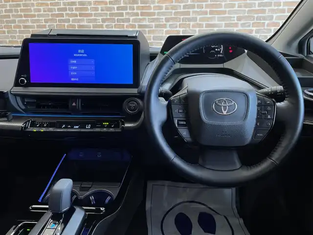 トヨタ プリウス Z 岩手県 2023(令5)年 4.9万km アティチュードブラックマイカ ４WD/寒冷地仕様/GRフロントスポイラー・テールゲートスポイラー/GRスポーツサイドバイザー/GRカーボンナンバーフレーム/モデリスタイルミライティングキット/トヨタチームメイト　アドバンストパーク/パノラミックビューモニター/パノラマルーフ/ITSConnect/置くだけ充電/トヨタセーフティセンス/プリクラッシュセーフティ/レーダークルーズコントロール/レーントレーシングアシスト/レーンチェンジアシスト/オートマチックハイビーム/プロアクティブドライビングアシスト/ロードサインアシスト/安心降車サポート/クリアランスソナー/パーキングサポートブレーキ/パワーバックドア/デジタルインナーミラー/パワーシート/シートヒーター/シートベンチレーション/ステアリングヒーター/置くだけ充電/AC100V1500Wアクセサリーコンセント/12.3型ナビ/ETC2.0/純正ドライブレコーダー
