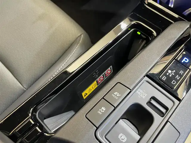 トヨタ プリウス Z 岩手県 2023(令5)年 4.9万km アティチュードブラックマイカ ４WD/寒冷地仕様/GRフロントスポイラー・テールゲートスポイラー/GRスポーツサイドバイザー/GRカーボンナンバーフレーム/モデリスタイルミライティングキット/トヨタチームメイト　アドバンストパーク/パノラミックビューモニター/パノラマルーフ/ITSConnect/置くだけ充電/トヨタセーフティセンス/プリクラッシュセーフティ/レーダークルーズコントロール/レーントレーシングアシスト/レーンチェンジアシスト/オートマチックハイビーム/プロアクティブドライビングアシスト/ロードサインアシスト/安心降車サポート/クリアランスソナー/パーキングサポートブレーキ/パワーバックドア/デジタルインナーミラー/パワーシート/シートヒーター/シートベンチレーション/ステアリングヒーター/置くだけ充電/AC100V1500Wアクセサリーコンセント/12.3型ナビ/ETC2.0/純正ドライブレコーダー