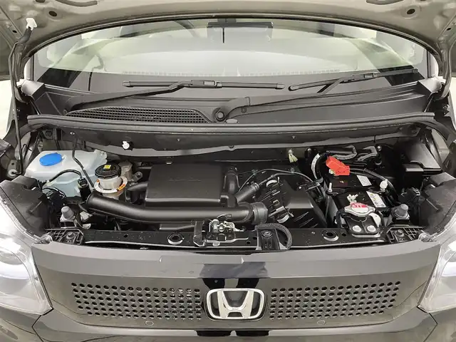 ホンダ Ｎ ＢＯＸ 千葉県 2024(令6)年 0.2万km クリスタルブラックパール Honda SENSING/・衝突軽減ブレーキ（CMBS）/・先行車発進お知らせ機能/・歩行者事故低減ステアリング/・路外逸脱抑制機能/・標識認識機能/・渋滞追従機能付アダプティブクルーズコントロール（ACC）/・車線維持支援システム（LKAS）/・誤発進抑制機能/・後方誤発進抑制機能/・近距離衝突軽減ブレーキ/・急アクセル抑制機能/・パーキングセンサーシステム/・オートハイビーム/純正9インチメモリーナビ/・Bluetooth接続/・フルセグTV/・CD/DVD再生/・バックカメラ/片側パワースライドドア/LEDヘッドライト/純正フロアマット/ETC