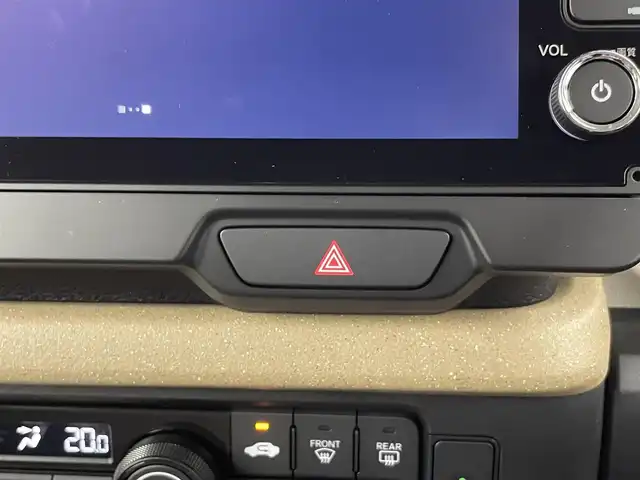 ホンダ Ｎ ＢＯＸ 千葉県 2024(令6)年 0.2万km クリスタルブラックパール Honda SENSING/・衝突軽減ブレーキ（CMBS）/・先行車発進お知らせ機能/・歩行者事故低減ステアリング/・路外逸脱抑制機能/・標識認識機能/・渋滞追従機能付アダプティブクルーズコントロール（ACC）/・車線維持支援システム（LKAS）/・誤発進抑制機能/・後方誤発進抑制機能/・近距離衝突軽減ブレーキ/・急アクセル抑制機能/・パーキングセンサーシステム/・オートハイビーム/純正9インチメモリーナビ/・Bluetooth接続/・フルセグTV/・CD/DVD再生/・バックカメラ/片側パワースライドドア/LEDヘッドライト/純正フロアマット/ETC