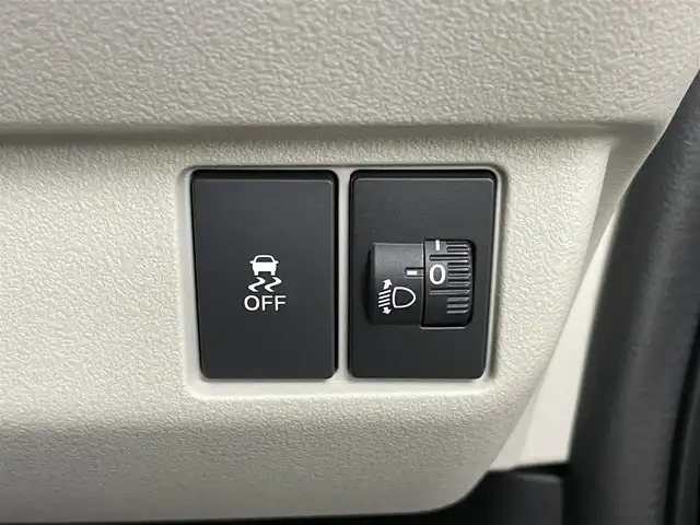 ホンダ Ｎ ＢＯＸ 千葉県 2024(令6)年 0.2万km クリスタルブラックパール Honda SENSING/・衝突軽減ブレーキ（CMBS）/・先行車発進お知らせ機能/・歩行者事故低減ステアリング/・路外逸脱抑制機能/・標識認識機能/・渋滞追従機能付アダプティブクルーズコントロール（ACC）/・車線維持支援システム（LKAS）/・誤発進抑制機能/・後方誤発進抑制機能/・近距離衝突軽減ブレーキ/・急アクセル抑制機能/・パーキングセンサーシステム/・オートハイビーム/純正9インチメモリーナビ/・Bluetooth接続/・フルセグTV/・CD/DVD再生/・バックカメラ/片側パワースライドドア/LEDヘッドライト/純正フロアマット/ETC
