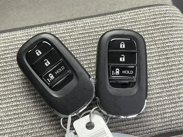 ホンダ Ｎ ＢＯＸ 千葉県 2024(令6)年 0.2万km クリスタルブラックパール Honda SENSING/・衝突軽減ブレーキ（CMBS）/・先行車発進お知らせ機能/・歩行者事故低減ステアリング/・路外逸脱抑制機能/・標識認識機能/・渋滞追従機能付アダプティブクルーズコントロール（ACC）/・車線維持支援システム（LKAS）/・誤発進抑制機能/・後方誤発進抑制機能/・近距離衝突軽減ブレーキ/・急アクセル抑制機能/・パーキングセンサーシステム/・オートハイビーム/純正9インチメモリーナビ/・Bluetooth接続/・フルセグTV/・CD/DVD再生/・バックカメラ/片側パワースライドドア/LEDヘッドライト/純正フロアマット/ETC