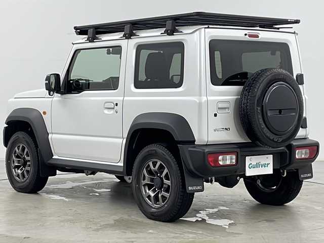スズキ ジムニー シエラ JC 道央・札幌 2023(令5)年 1.9万km ピュアホワイトP ・4WD/・純正ナビ（TV＆CD＆DVD＆BT＆SD）/・バックカメラ/・スズキセーフティサポート/・アイドリングストップ/・クルーズコントロール/・ステアリングスイッチ/・へッドライトウォッシャー/・ルーフキャリア/・純正ドライブレコーダー（前後）/・ビルトインETC/・スマートキー/・オートライト/・LEDライト