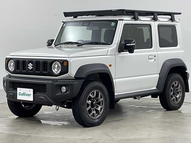 スズキ ジムニー シエラ JC 道央・札幌 2023(令5)年 1.9万km ピュアホワイトP ・4WD/・純正ナビ（TV＆CD＆DVD＆BT＆SD）/・バックカメラ/・スズキセーフティサポート/・アイドリングストップ/・クルーズコントロール/・ステアリングスイッチ/・へッドライトウォッシャー/・ルーフキャリア/・純正ドライブレコーダー（前後）/・ビルトインETC/・スマートキー/・オートライト/・LEDライト