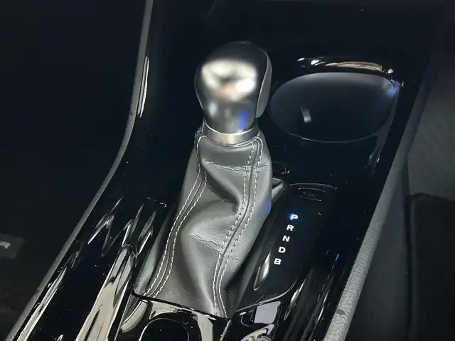 トヨタ Ｃ－ＨＲ G モード ネロセーフティプラスⅢ 兵庫県 2023(令5)年 4.8万km プラチナホワイトパールマイカ ワンオーナー/バックカメラ（全方位/バック）/ETC/コーナーセンサー/自動防眩式ルームミラー/前後ドライブレコーダー/レザーシート（ハーフレザー）/LEDライト/オートライト/オートハイビーム/フォグランプ/純正フロアマット/取扱説明書・保証書