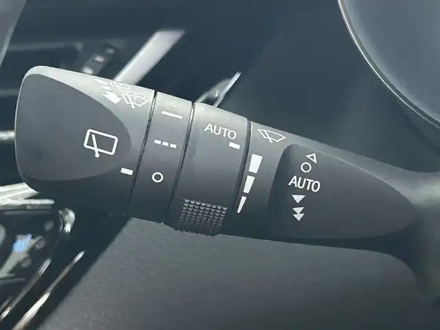 トヨタ Ｃ－ＨＲ G モード ネロセーフティプラスⅢ 兵庫県 2023(令5)年 4.8万km プラチナホワイトパールマイカ ワンオーナー/バックカメラ（全方位/バック）/ETC/コーナーセンサー/自動防眩式ルームミラー/前後ドライブレコーダー/レザーシート（ハーフレザー）/LEDライト/オートライト/オートハイビーム/フォグランプ/純正フロアマット/取扱説明書・保証書