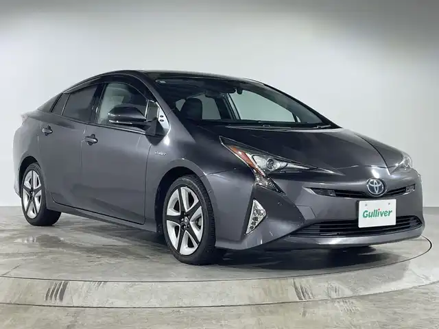 トヨタ プリウス A プレミアム　ツーリングセレ 福岡県 2017(平29)年 5.9万km グレーメタリック アルパイン9インチナビ/（フルセグ、BT、AMFM、CDDVD）/ドラレコ/バックモニター/横滑り防止装置/コーナーセンサー（前後）/レーンキープアシスト/衝突被害軽減システム/レーダークルーズコントロール/ETC/100V充電/シートヒーター/パワーシート/BSM/パーキングアシスト/ドアバイザー/ステアリングスイッチ/スマートキー（スペア1本）