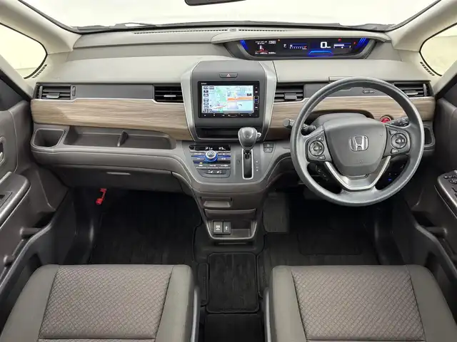 ホンダ フリード G 福岡県 2023(令5)年 1.6万km プラチナホワイトパール 純正ナビ（フルセグＴＶ）　/バックカメラ　/衝突軽減システム　/両側電動スライドドア　/レーダークルコン　/ビルトインＥＴＣ　/前後ドラレコ　/レーンキープ　/アイドリングストップ　/フロントガラス熱線スイッチ/ＡＡＣ