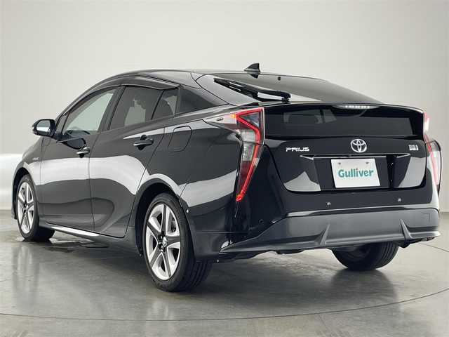 トヨタ プリウス A ツーリングセレクション 愛知県 2016(平28)年 6.8万km アティチュードブラックマイカ 純正９型ナビ　アドバンストパーク　ＨＵＤ　黒革　ＢＳＭ　追従クルコン　セーフティセンス　ミラー型前後ドラレコ　フルセグ　ＤＶＤ　バックカメラ　ＥＴＣ2.0　シートヒーター　衝突軽減　ＬＥＤライト　禁煙/コーナーセンサー　純正マット　車線逸脱　スマートキー　プッシュスタート　純正１７インチAW