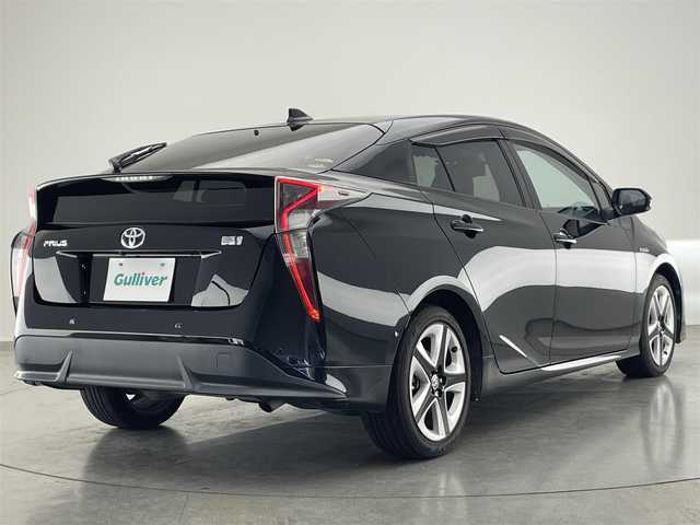 トヨタ プリウス A ツーリングセレクション 愛知県 2016(平28)年 6.8万km アティチュードブラックマイカ 純正９型ナビ　アドバンストパーク　ＨＵＤ　黒革　ＢＳＭ　追従クルコン　セーフティセンス　ミラー型前後ドラレコ　フルセグ　ＤＶＤ　バックカメラ　ＥＴＣ2.0　シートヒーター　衝突軽減　ＬＥＤライト　禁煙/コーナーセンサー　純正マット　車線逸脱　スマートキー　プッシュスタート　純正１７インチAW