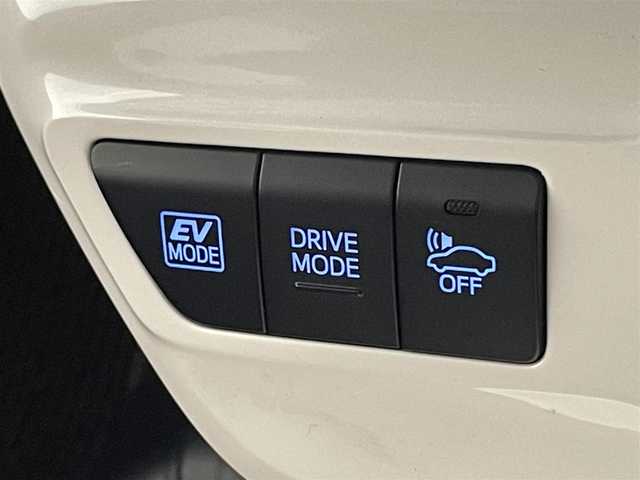 トヨタ プリウス A ツーリングセレクション 愛知県 2016(平28)年 6.8万km アティチュードブラックマイカ 純正９型ナビ　アドバンストパーク　ＨＵＤ　黒革　ＢＳＭ　追従クルコン　セーフティセンス　ミラー型前後ドラレコ　フルセグ　ＤＶＤ　バックカメラ　ＥＴＣ2.0　シートヒーター　衝突軽減　ＬＥＤライト　禁煙/コーナーセンサー　純正マット　車線逸脱　スマートキー　プッシュスタート　純正１７インチAW