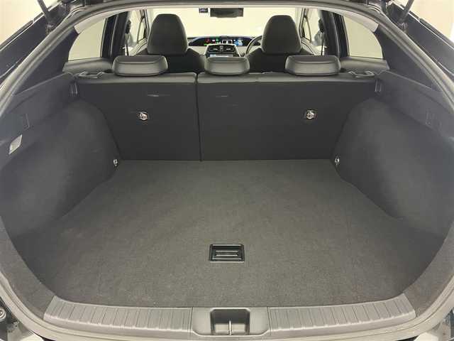 トヨタ プリウス A ツーリングセレクション 愛知県 2016(平28)年 6.8万km アティチュードブラックマイカ 純正９型ナビ　アドバンストパーク　ＨＵＤ　黒革　ＢＳＭ　追従クルコン　セーフティセンス　ミラー型前後ドラレコ　フルセグ　ＤＶＤ　バックカメラ　ＥＴＣ2.0　シートヒーター　衝突軽減　ＬＥＤライト　禁煙/コーナーセンサー　純正マット　車線逸脱　スマートキー　プッシュスタート　純正１７インチAW