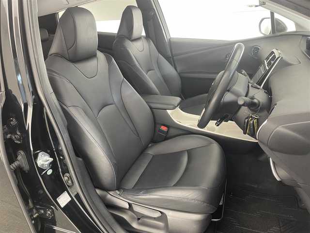 トヨタ プリウス A ツーリングセレクション 愛知県 2016(平28)年 6.8万km アティチュードブラックマイカ 純正９型ナビ　アドバンストパーク　ＨＵＤ　黒革　ＢＳＭ　追従クルコン　セーフティセンス　ミラー型前後ドラレコ　フルセグ　ＤＶＤ　バックカメラ　ＥＴＣ2.0　シートヒーター　衝突軽減　ＬＥＤライト　禁煙/コーナーセンサー　純正マット　車線逸脱　スマートキー　プッシュスタート　純正１７インチAW