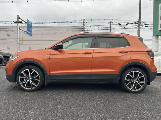 フォルクスワーゲン Ｔ－クロス TSI 1stプラス 埼玉県 2020(令2)年 4.5万km オレンジ 純正ナビ（Ｂｌｕｅｔｏｏｔｈ、ＣＤ、ＤＶＤ、フルセグＴＶ）/バックカメラ/ＥＴＣ2.0/追従走行有クルコン/スペアキー/ターボ/スマートキー/パーキングアシスト/ハーフレザーシート/純正アルミ/ＬＥＤヘッド/プッシュスタート/保証書/アイドリングストップ/オートエアコン/純正フロアマット/前後コーナーセンサー/横滑り防止装置/オートライト/ダブル＋サイドエアバッグ/USB入力端子