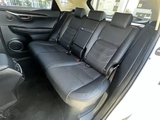 レクサス ＮＸ 300h バージョンL 道央・札幌 2017(平29)年 7万km ソニッククォーツ ４WD/寒冷地仕様/サンルーフ/純正メーカーナビ/CD/DVD/BT/フルセグ/プリクラッシュセーフティ/横滑り防止装置/レーダークルーズコントロール/レーンキープアシスト/クリアランスソナー/ブラインドスポットモニター/パノラミックビューモニター/ビルトインETC/ドライブレコーダー/自動防眩ミラー/EVMODE/DRIVEMODE切替/パワーバックドア/全席パワーシート/D席メモリーシート/全席シートヒーター/前席エアシート/レザーシート/革巻きステアリング/パドルシフト/ハンドルヒーター/AC100V/電動パーキング/ブレーキホールド/MTモード付AT/プッシュスタート/スマートキー/３眼LEDヘッドライト/オートライト/オートハイビーム/フォグランプ/電動格納ミラー/ヒーテッドドアミラー/ウィンカーミラー/純正フロアマット/ドアバイザー