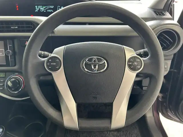 トヨタ アクア S 沖縄県 2014(平26)年 5.5万km ディープアメジストマイカメタリック (株)IDOMが運営する【じしゃロンコザ店】の自社ローン専用車両になりますこちらは現金またはオートローンご利用時の価格です。自社ローンご希望の方は別途その旨お申付け下さい/・本土仕入/・純正ナビ/・TV/・バックカメラ/・ETC/・スマートキー/・プッシュスタート/・ドライブレコーダー/・純正フロアマット/・純正アルミホイール/・オートライト