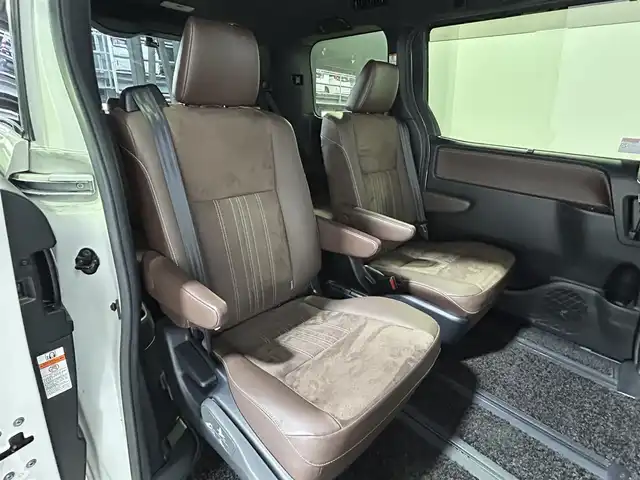 トヨタ エスクァイア ハイブリッド Gi プレミアムパッケージ 大阪府 2019(令1)年 4.2万km ホワイトパールクリスタルシャイン 純正10incナビTV バックカメラ ハーフレザー シートヒーター ステアリングヒーター クルーズコントロール 衝突軽減ブレーキ レーンアシスト オートハイビーム 両側パワースライドドア 前後ドライブレコーダー ETC