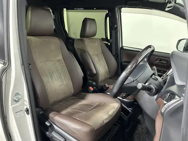 トヨタ エスクァイア ハイブリッド Gi プレミアムパッケージ 大阪府 2019(令1)年 4.2万km ホワイトパールクリスタルシャイン 純正10incナビTV バックカメラ ハーフレザー シートヒーター ステアリングヒーター クルーズコントロール 衝突軽減ブレーキ レーンアシスト オートハイビーム 両側パワースライドドア 前後ドライブレコーダー ETC