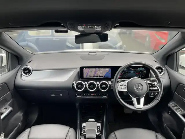 メルセデス・ベンツ Ｂ１８０ 千葉県 2019(令1)年 3.8万km ポーラホワイト ドライビングアシスタンスパッケージ/ナビゲーションコネクティビティパッケージ/アクティブブレーキアシスト/アクティブレーンキーピングアシスト/レーンチェンジアシスト/アテンションアシスト/前席パワーシート/シートヒーター/ハーフレザーシート/純正HDDナビ/地デジTV/【Bluetooth接続】/バックカメラ/ドライブレコーダー/革巻きステアリング/ステアリングスイッチ/パドルシフト/ETC（2.0）/LEDヘッドライト/フォグライト/ウインカーミラー/純正17インチアルミホイル/サイド/カーテンエアバッグ/キーレスゴー