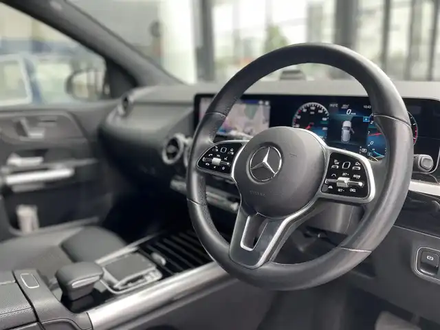 メルセデス・ベンツ Ｂ１８０ 千葉県 2019(令1)年 3.8万km ポーラホワイト ドライビングアシスタンスパッケージ/ナビゲーションコネクティビティパッケージ/アクティブブレーキアシスト/アクティブレーンキーピングアシスト/レーンチェンジアシスト/アテンションアシスト/前席パワーシート/シートヒーター/ハーフレザーシート/純正HDDナビ/地デジTV/【Bluetooth接続】/バックカメラ/ドライブレコーダー/革巻きステアリング/ステアリングスイッチ/パドルシフト/ETC（2.0）/LEDヘッドライト/フォグライト/ウインカーミラー/純正17インチアルミホイル/サイド/カーテンエアバッグ/キーレスゴー