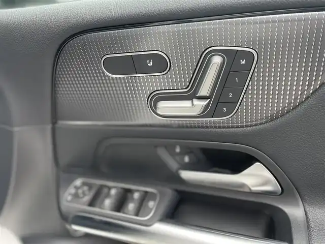 メルセデス・ベンツ Ｂ１８０ 千葉県 2019(令1)年 3.8万km ポーラホワイト ドライビングアシスタンスパッケージ/ナビゲーションコネクティビティパッケージ/アクティブブレーキアシスト/アクティブレーンキーピングアシスト/レーンチェンジアシスト/アテンションアシスト/前席パワーシート/シートヒーター/ハーフレザーシート/純正HDDナビ/地デジTV/【Bluetooth接続】/バックカメラ/ドライブレコーダー/革巻きステアリング/ステアリングスイッチ/パドルシフト/ETC（2.0）/LEDヘッドライト/フォグライト/ウインカーミラー/純正17インチアルミホイル/サイド/カーテンエアバッグ/キーレスゴー
