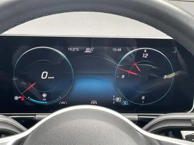 メルセデス・ベンツ Ｂ１８０ 千葉県 2019(令1)年 3.8万km ポーラホワイト ドライビングアシスタンスパッケージ/ナビゲーションコネクティビティパッケージ/アクティブブレーキアシスト/アクティブレーンキーピングアシスト/レーンチェンジアシスト/アテンションアシスト/前席パワーシート/シートヒーター/ハーフレザーシート/純正HDDナビ/地デジTV/【Bluetooth接続】/バックカメラ/ドライブレコーダー/革巻きステアリング/ステアリングスイッチ/パドルシフト/ETC（2.0）/LEDヘッドライト/フォグライト/ウインカーミラー/純正17インチアルミホイル/サイド/カーテンエアバッグ/キーレスゴー