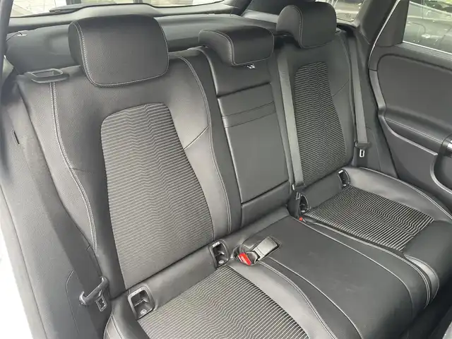 メルセデス・ベンツ Ｂ１８０ 千葉県 2019(令1)年 3.8万km ポーラホワイト ドライビングアシスタンスパッケージ/ナビゲーションコネクティビティパッケージ/アクティブブレーキアシスト/アクティブレーンキーピングアシスト/レーンチェンジアシスト/アテンションアシスト/前席パワーシート/シートヒーター/ハーフレザーシート/純正HDDナビ/地デジTV/【Bluetooth接続】/バックカメラ/ドライブレコーダー/革巻きステアリング/ステアリングスイッチ/パドルシフト/ETC（2.0）/LEDヘッドライト/フォグライト/ウインカーミラー/純正17インチアルミホイル/サイド/カーテンエアバッグ/キーレスゴー