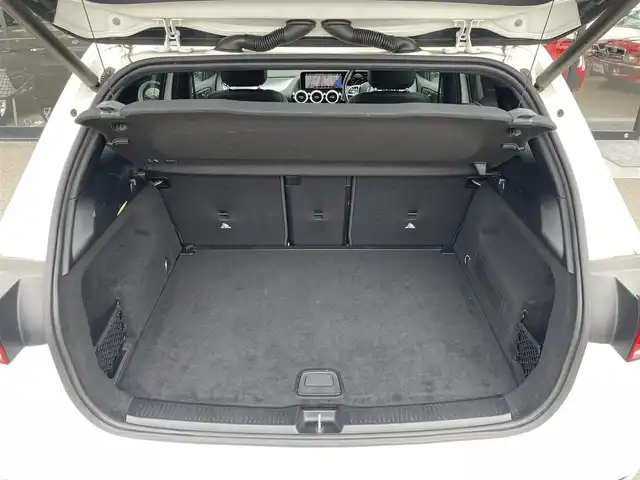 メルセデス・ベンツ Ｂ１８０ 千葉県 2019(令1)年 3.8万km ポーラホワイト ドライビングアシスタンスパッケージ/ナビゲーションコネクティビティパッケージ/アクティブブレーキアシスト/アクティブレーンキーピングアシスト/レーンチェンジアシスト/アテンションアシスト/前席パワーシート/シートヒーター/ハーフレザーシート/純正HDDナビ/地デジTV/【Bluetooth接続】/バックカメラ/ドライブレコーダー/革巻きステアリング/ステアリングスイッチ/パドルシフト/ETC（2.0）/LEDヘッドライト/フォグライト/ウインカーミラー/純正17インチアルミホイル/サイド/カーテンエアバッグ/キーレスゴー