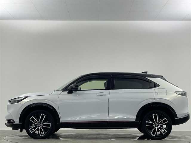 ホンダ ヴェゼル ハイブリッド e:HEV PLaY 埼玉県 2021(令3)年 4万km パール 純正８型ナビ　サンルーフ　全方位カメラ　シートヒーター　ＢＳＭ　プレミアムオーディオ　ＥＴＣ　ドラレコ　電動リアゲート　ワイヤレス充電　ハーフレザー　ホンダセンシング　ダウンヒルアシスト　禁煙