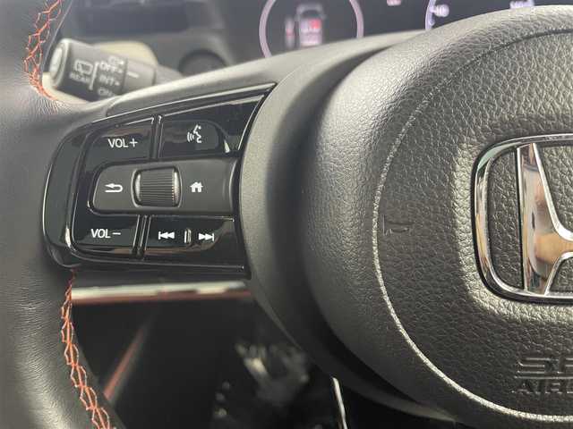 ホンダ ヴェゼル ハイブリッド e:HEV PLaY 埼玉県 2021(令3)年 4万km パール 純正８型ナビ　サンルーフ　全方位カメラ　シートヒーター　ＢＳＭ　プレミアムオーディオ　ＥＴＣ　ドラレコ　電動リアゲート　ワイヤレス充電　ハーフレザー　ホンダセンシング　ダウンヒルアシスト　禁煙