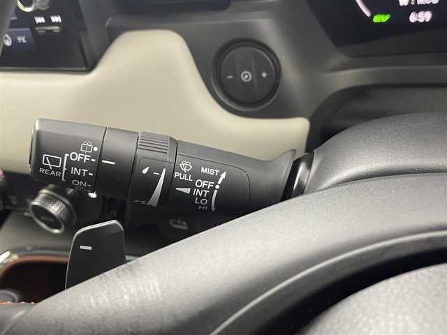 ホンダ ヴェゼル ハイブリッド e:HEV PLaY 埼玉県 2021(令3)年 4万km パール 純正８型ナビ　サンルーフ　全方位カメラ　シートヒーター　ＢＳＭ　プレミアムオーディオ　ＥＴＣ　ドラレコ　電動リアゲート　ワイヤレス充電　ハーフレザー　ホンダセンシング　ダウンヒルアシスト　禁煙